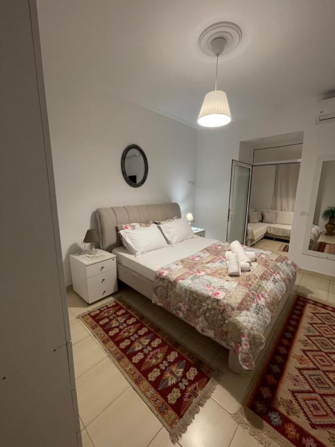 Meg'S Apartment Gjirokastër Extérieur photo